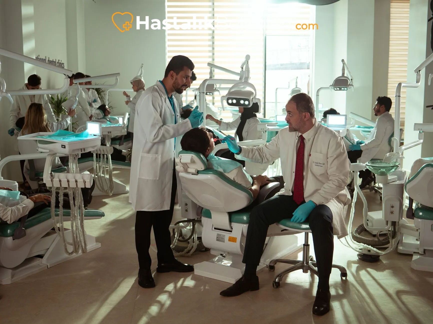 Jinekolog muayenesi için bekleyen hasta, klinik ortamı