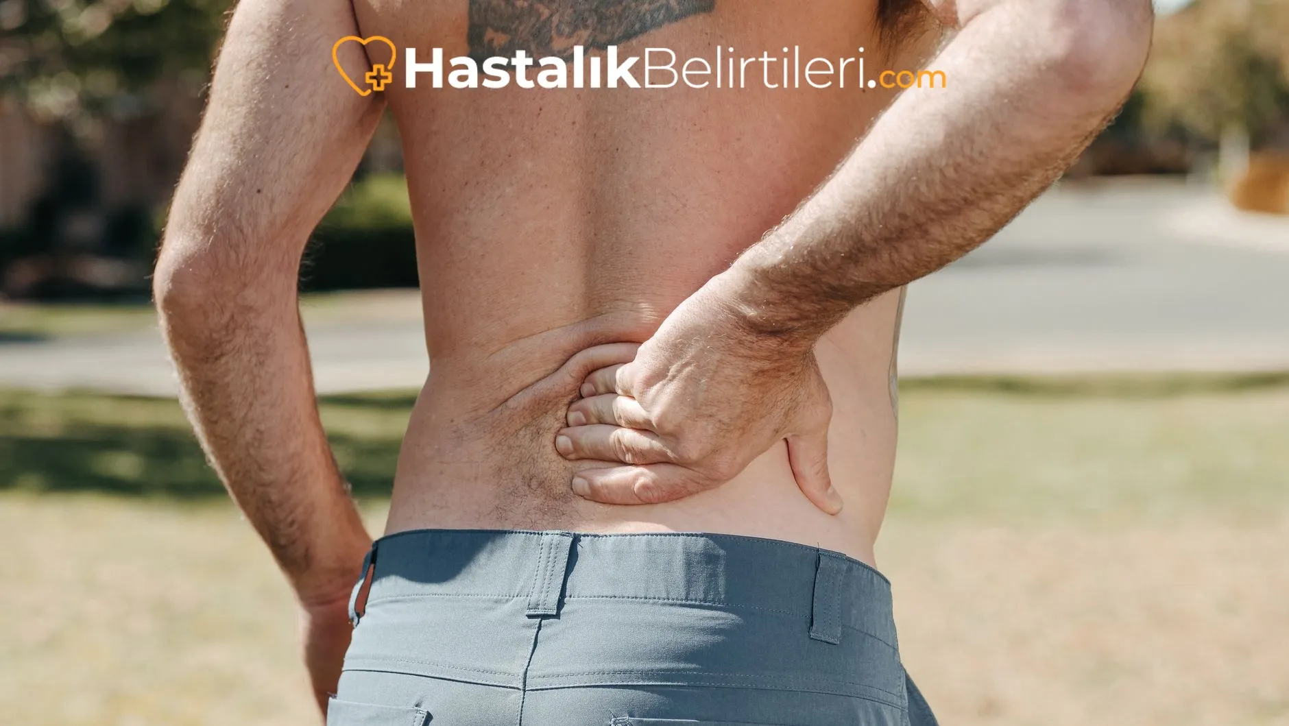 Bel Ağrısı, Üşüme ve Titreme Acil Mi? 4 Doktor muayenehanesinde titreme yaşayan hastaya kontrol yapılıyor