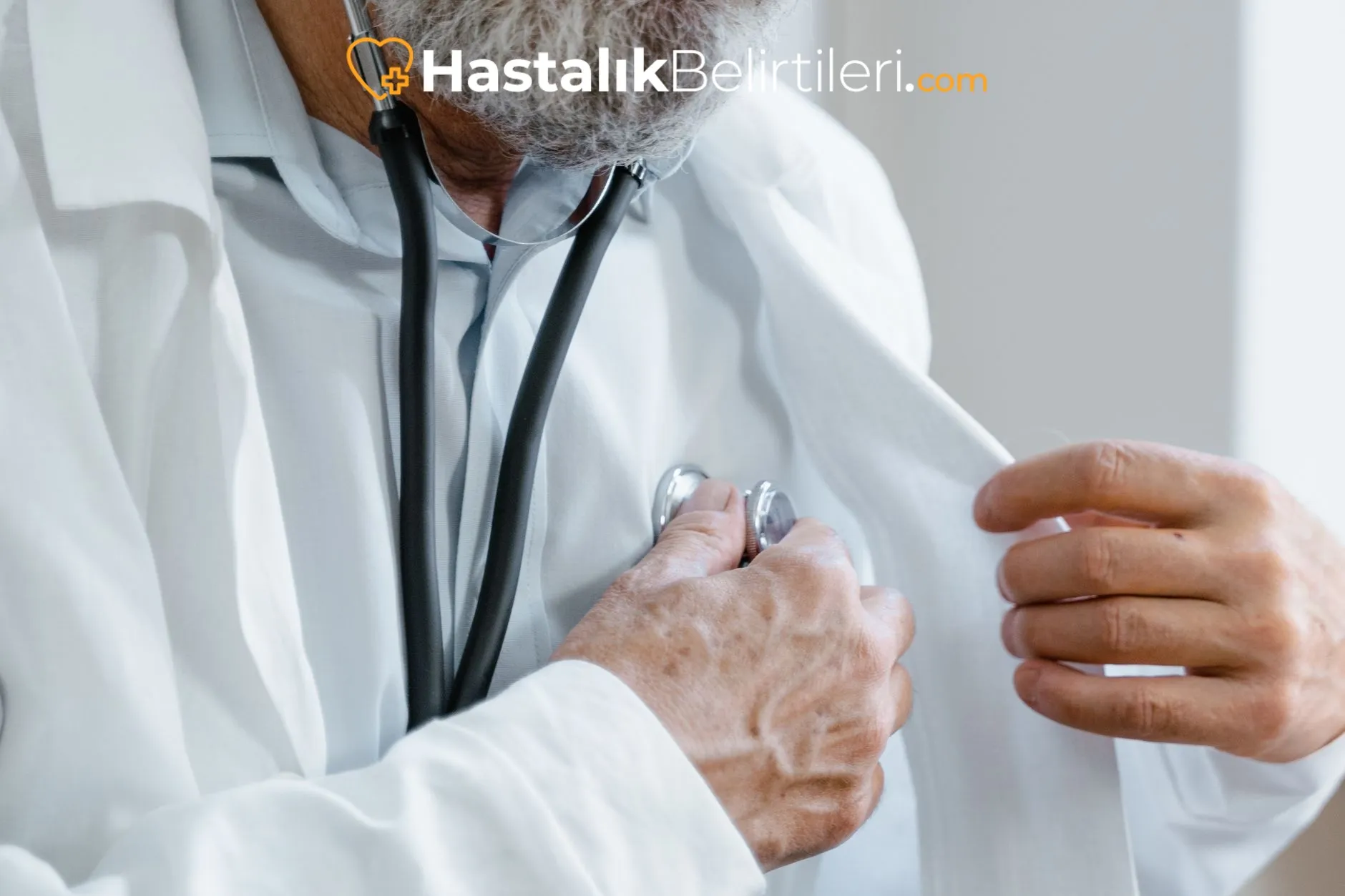 Takvimde ilaç saati ve doğum kontrol hapı görünümü
