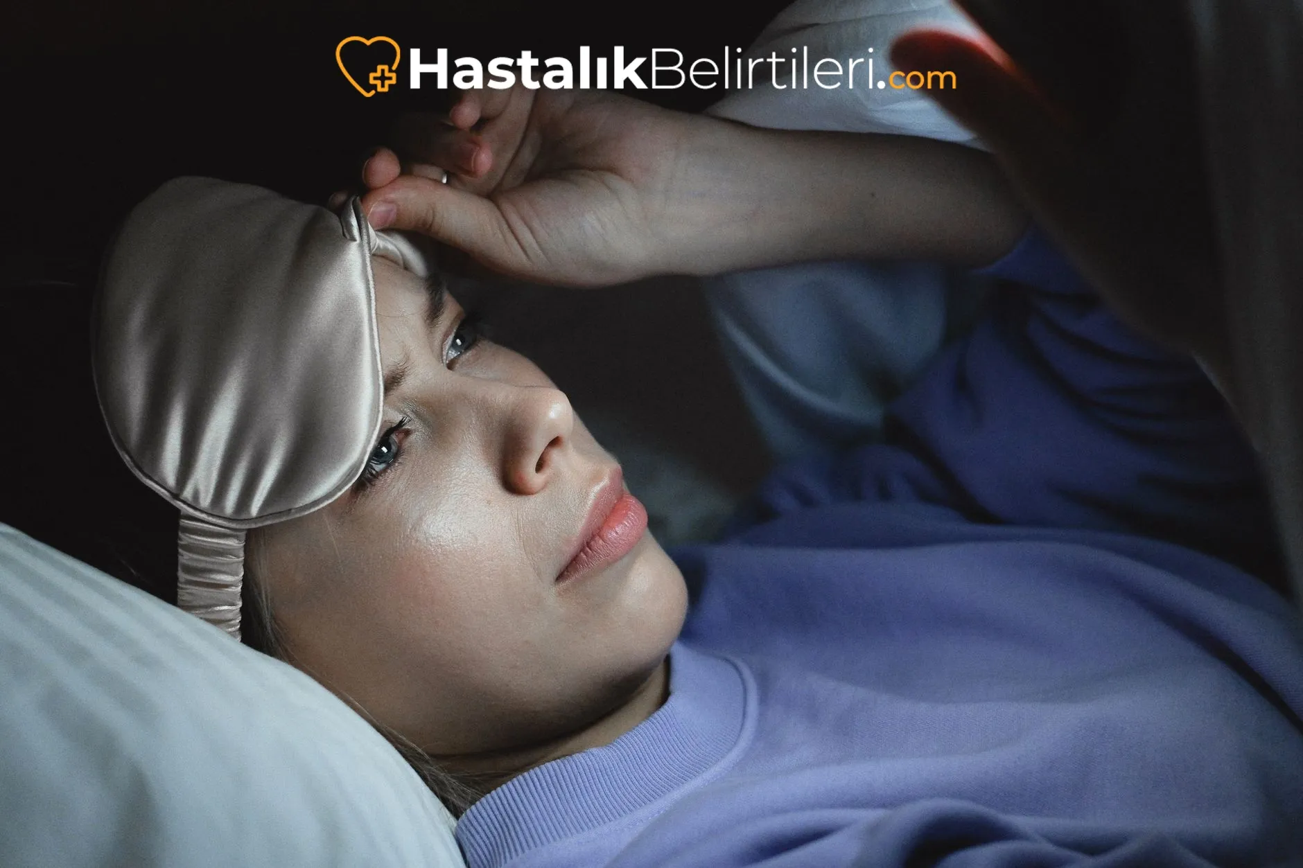 Aşırı terleme belirtileri: pijama üstünde nemli izler