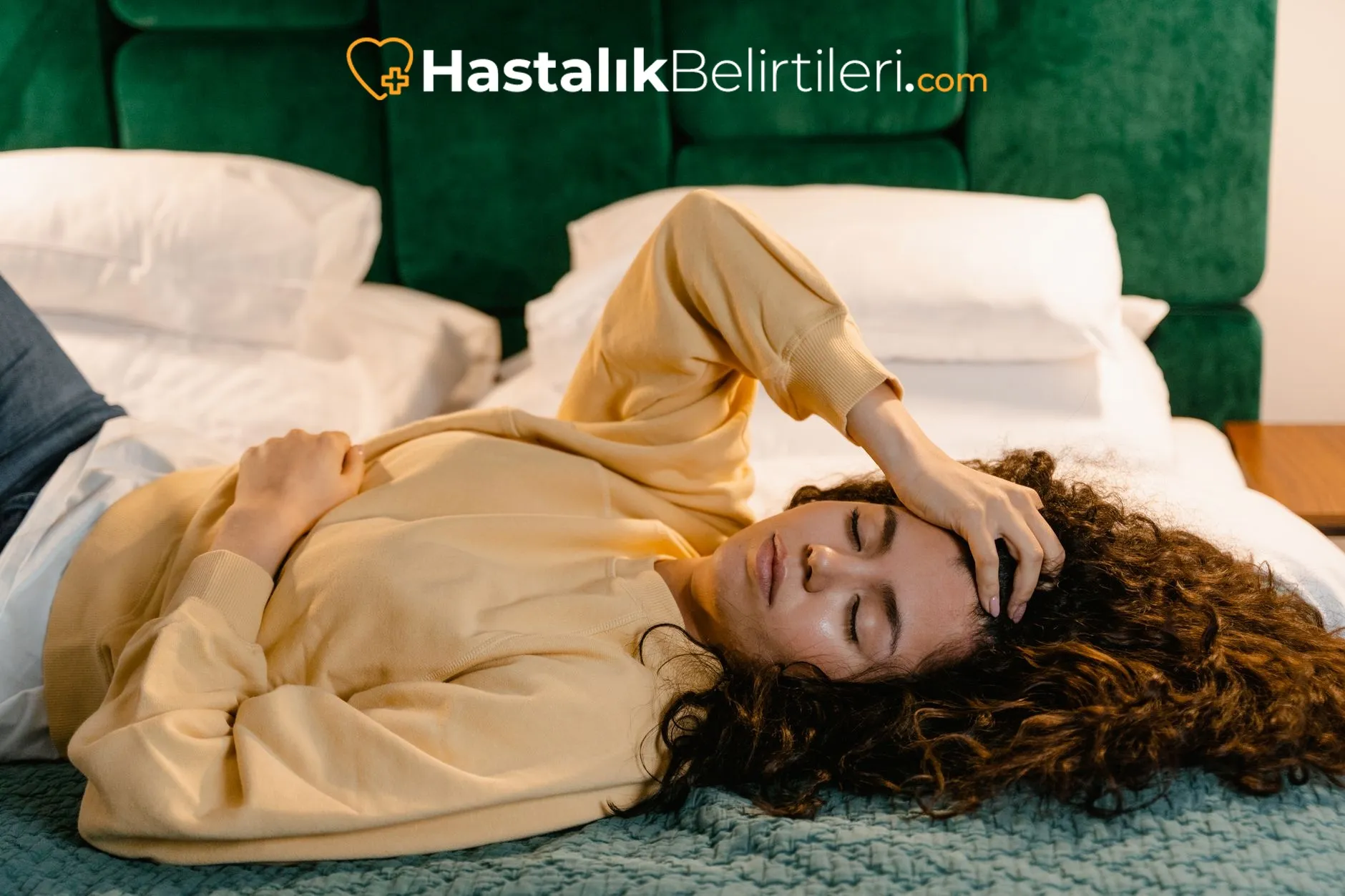 Ağır baş hissi ve denge kaybı yaşayan kadın
