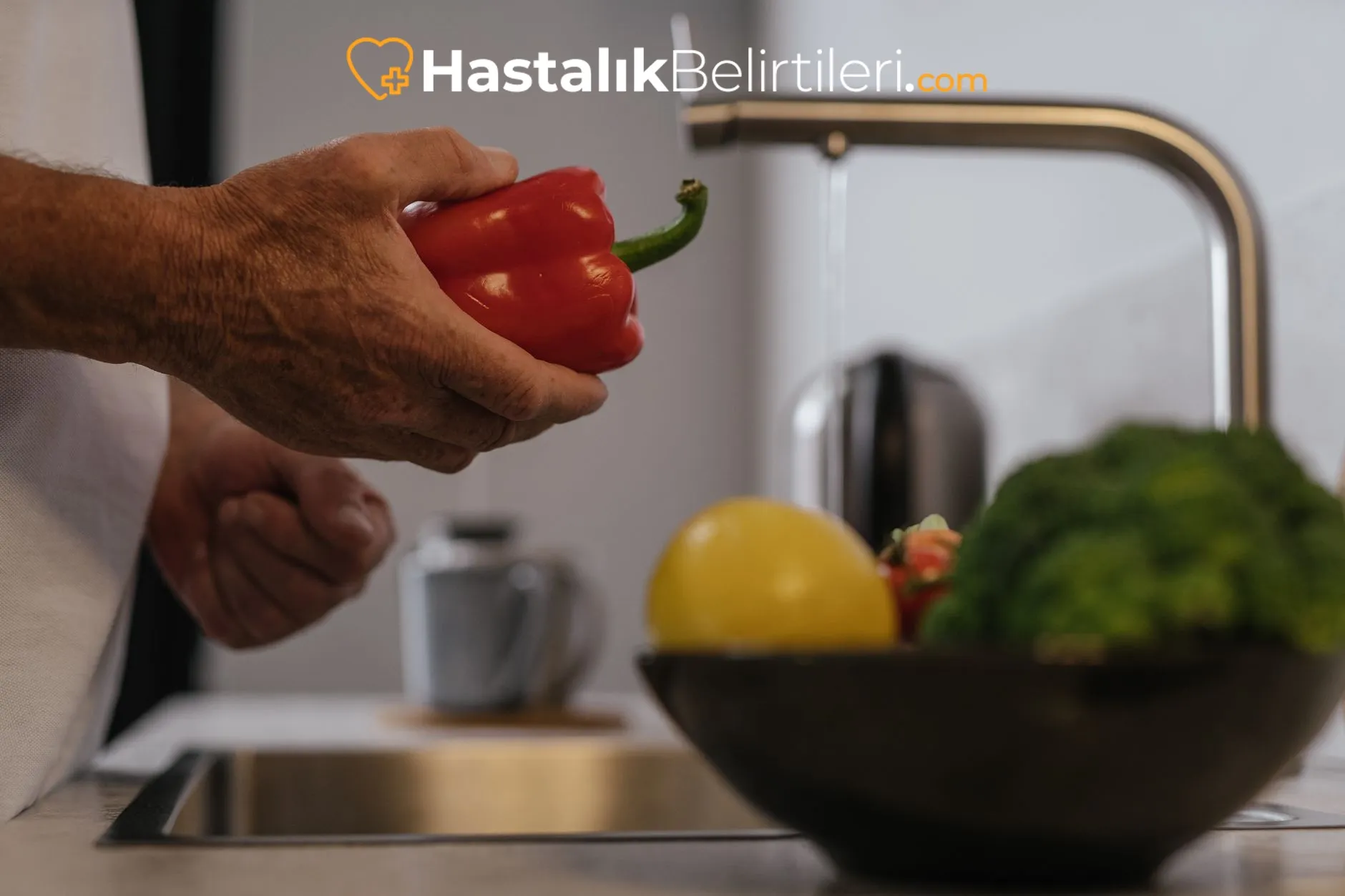 Çocuklarda Tekrarlayan Pişik Neden Olur? 2 Huzurlu bir banyo sonrası çocuk cildiyle güvenli temas