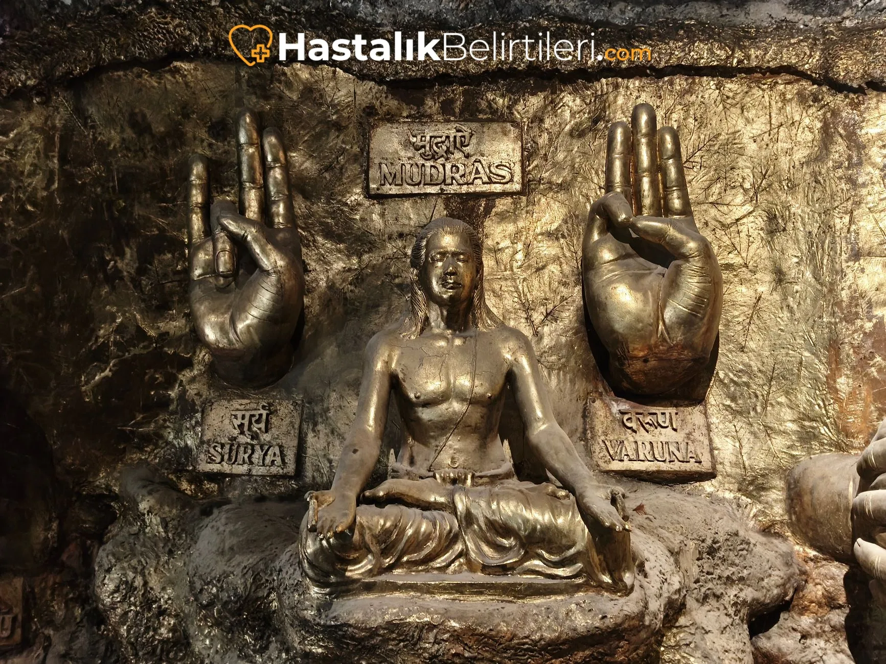 Kolda donma hissi yaşayan kişi ve omuz ağrısı