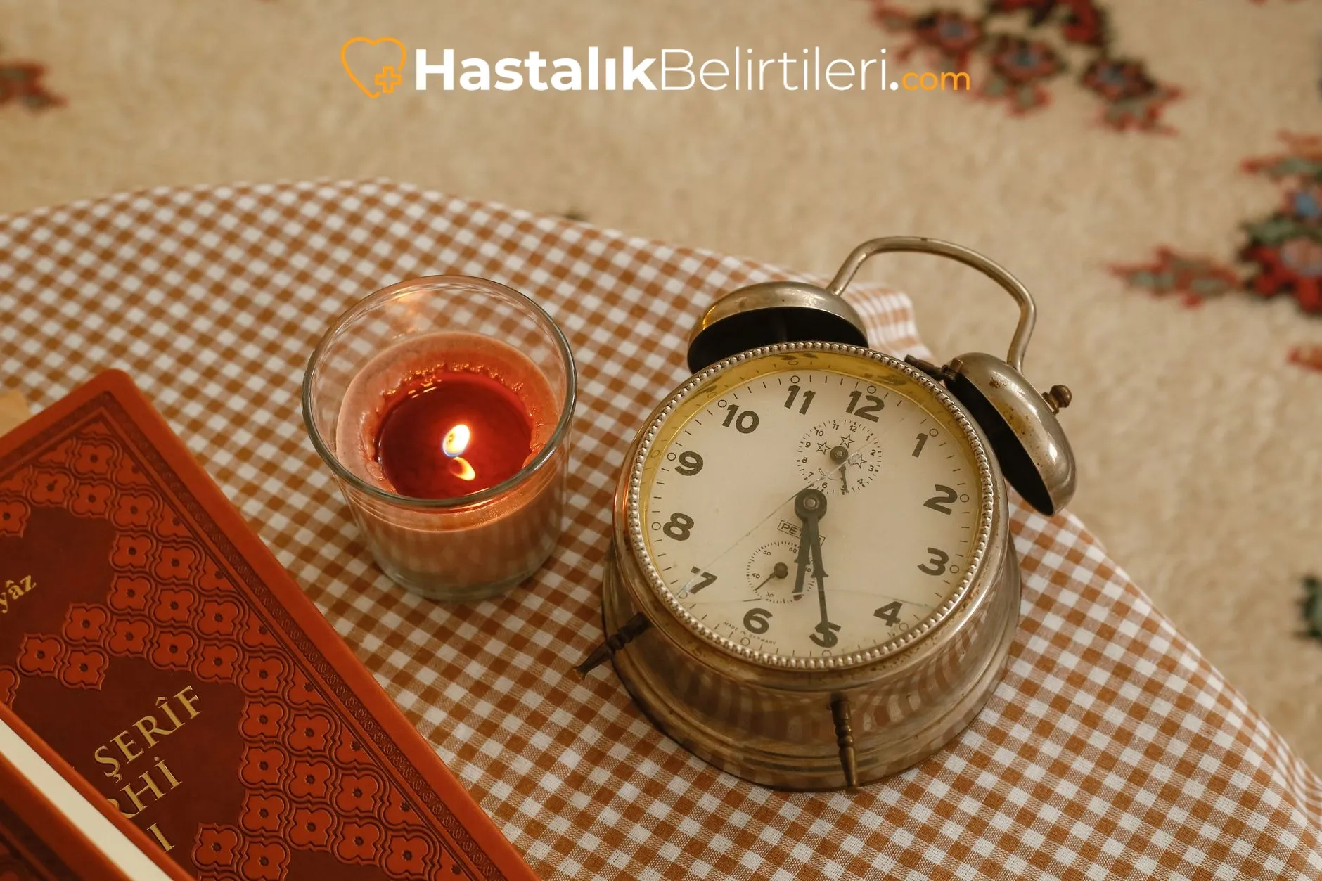 Gebelikte İshal Ne Zaman Normaldir, Alarmdır? 2 Kadın hamile karın, su bardağı ve sağlık uyarı işareti