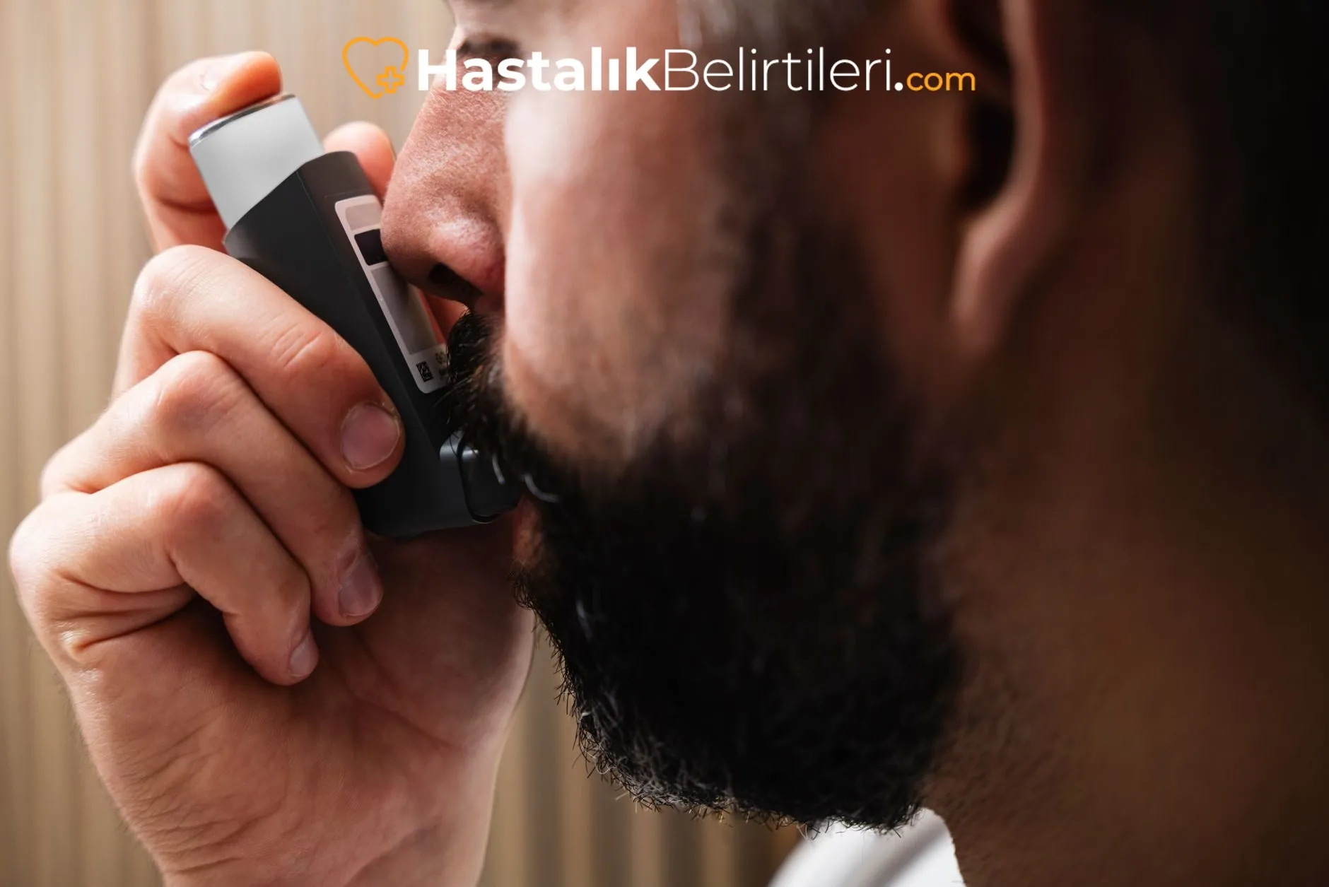 Doktor muayenesi sırasında solunum dinleme stetoskop