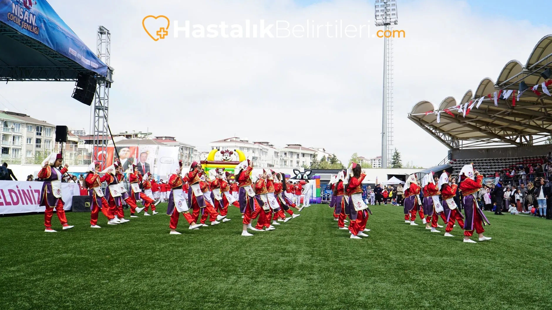 Çocuklarda İştahsızlık Uzarsa Ne Yapılmalı? 3 Doktor, çocukla konuşurken ebeveynin endişesini dinliyor