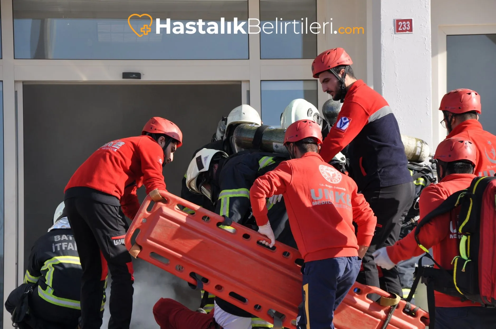 Acil uyarı işaretleri: kulak ağrısı ve ateşli çocuk