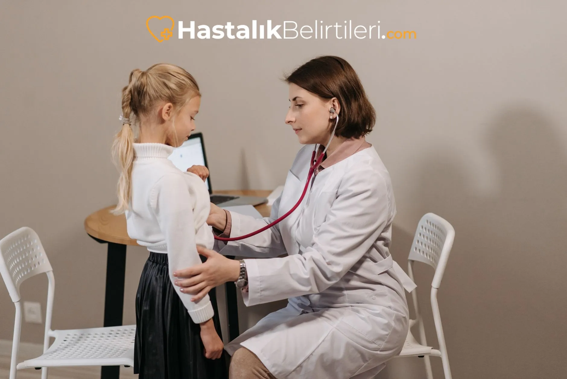 Yutma güçlüğü yaşayan kişi, boğazını tutuyor, açıklayıcı illüstrasyon